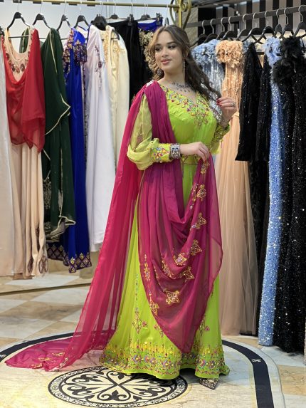 Robe Kabyle Pistache & Rouge – Prestige Berbère
🚨SUR COMMANDE 🚨📦